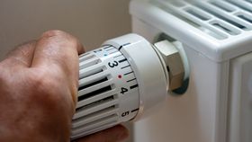 Frigul scumpește facturile! Specialiștii spun că am putea plăti și cu peste 40% mai mult față de anul trecut
